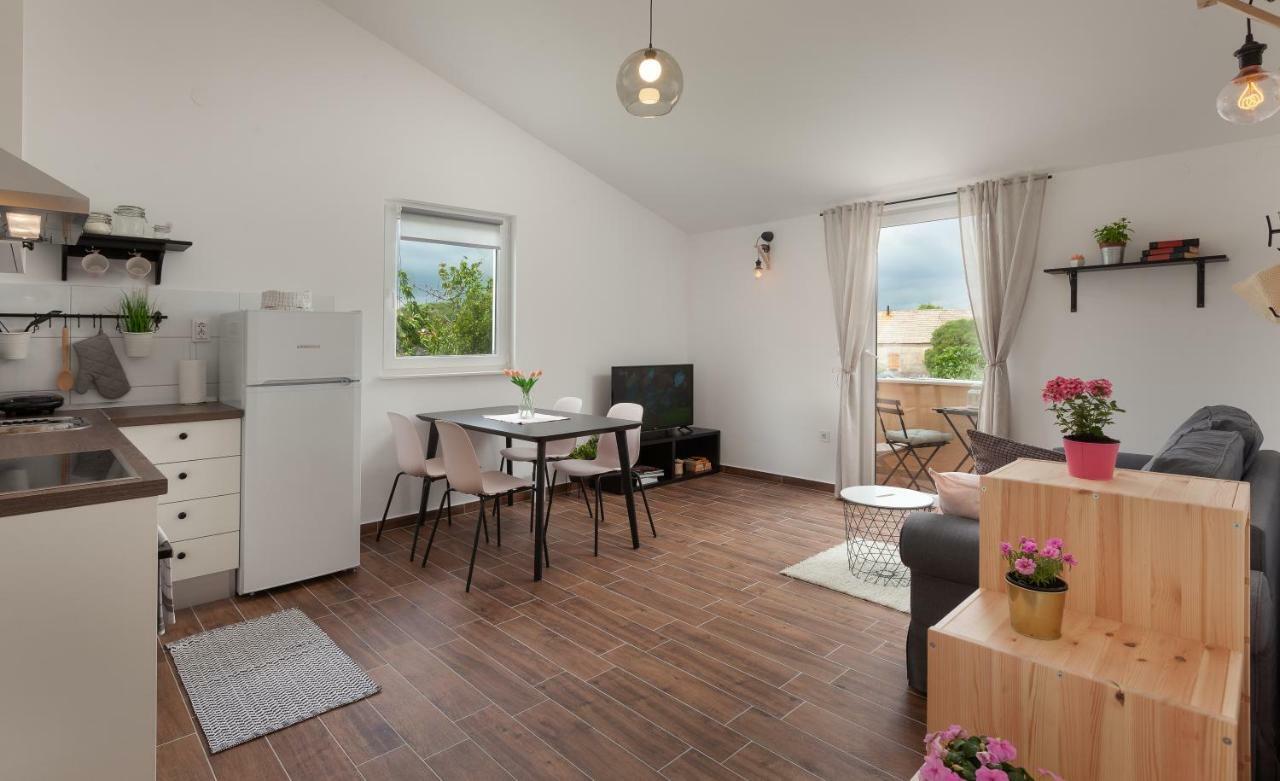 Kvasina Apartments Zadvarje Exterior foto